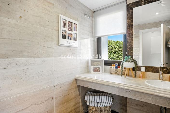 Image No.41-3 Bed Villa / Detached for sale