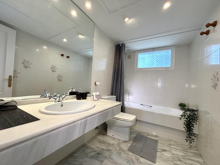 Image No.27-2 Bed Duplex for sale