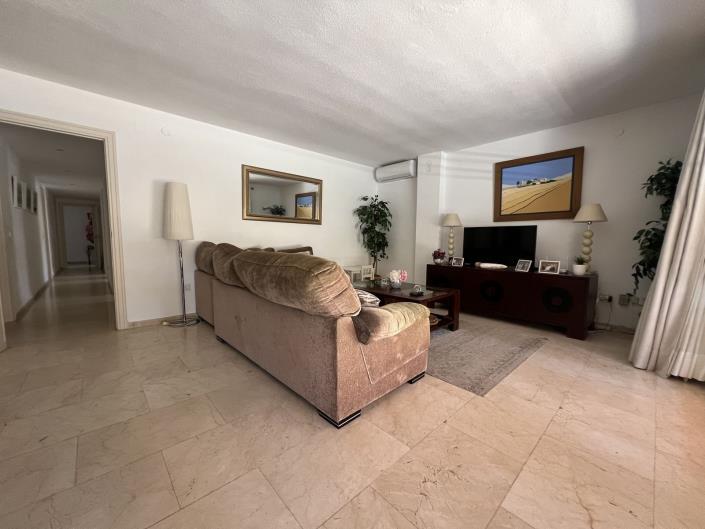 Image No.17-3 Bed Apartment for sale