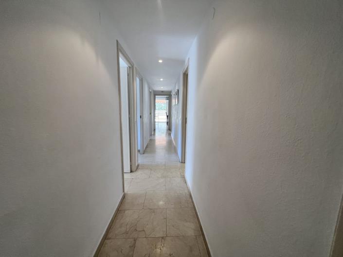 Image No.24-3 Bed Apartment for sale