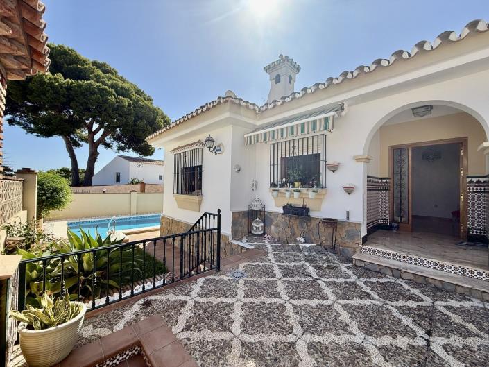 Image No.1-3 Bed Villa / Detached for sale