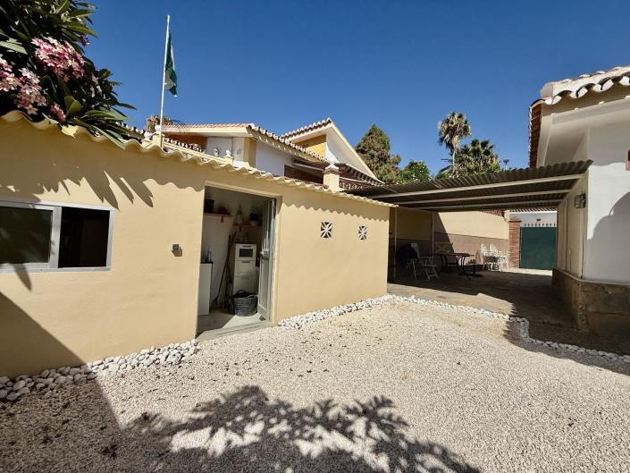 Image No.31-3 Bed Villa / Detached for sale