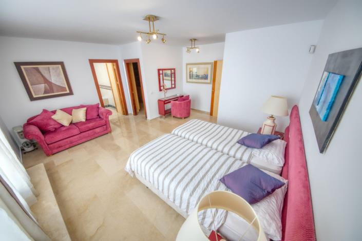 Image No.13-4 Bed Villa / Detached for sale