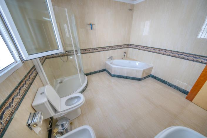 Image No.14-4 Bed Villa / Detached for sale