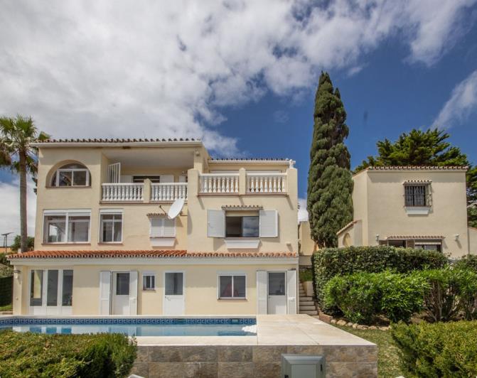 Image No.2-Villa / Détaché de 4 chambres à vendre à Estepona