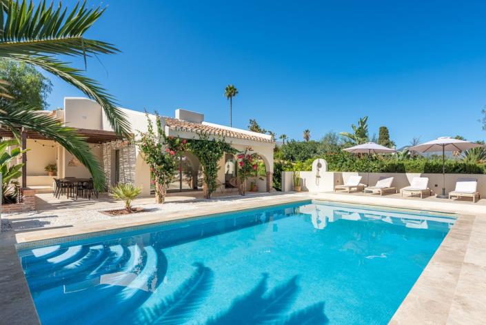 Image No.1-3 Bed Villa / Detached for sale