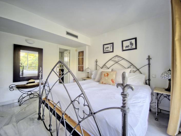 Image No.19-6 Bed Townhouse for sale