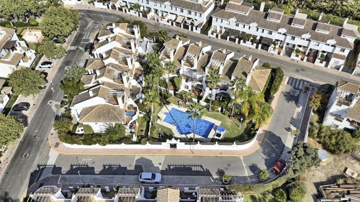 Image No.1-6 Bed Townhouse for sale
