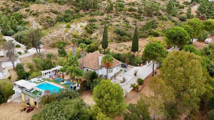 Image No.1-4 Bed Villa / Detached for sale