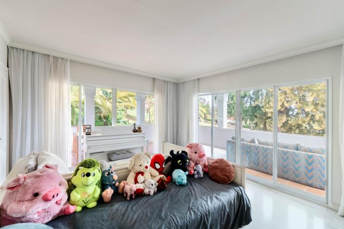 Image No.14-2 Bed Semi-Detached for sale