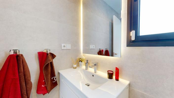 Image No.45-5 Bed Villa / Detached for sale