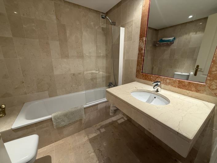 Image No.8-Appartement de 2 chambres à vendre à Estepona