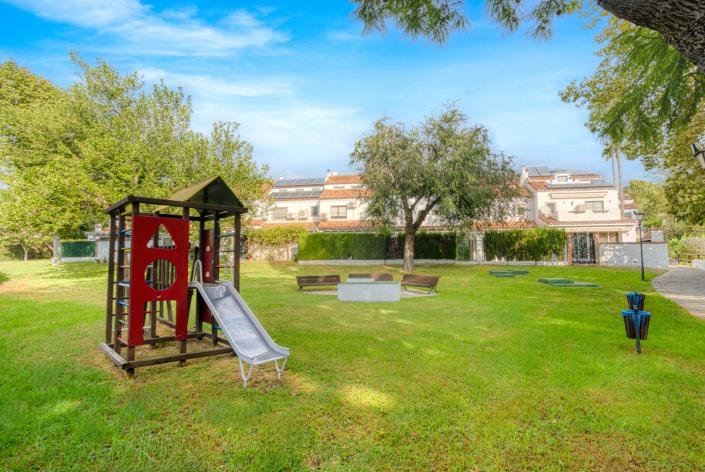 Image No.8-3 Bed Townhouse for sale