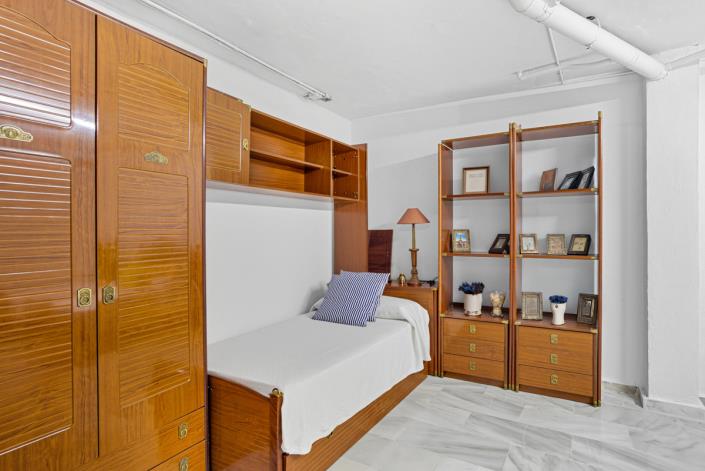 Image No.19-3 Bed Townhouse for sale