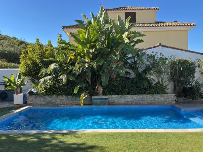 Image No.1-5 Bed Villa / Detached for sale