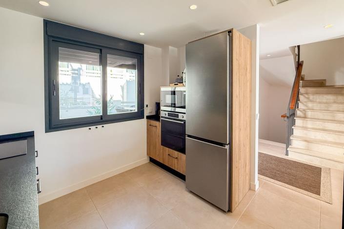 Image No.15-3 Bed Townhouse for sale