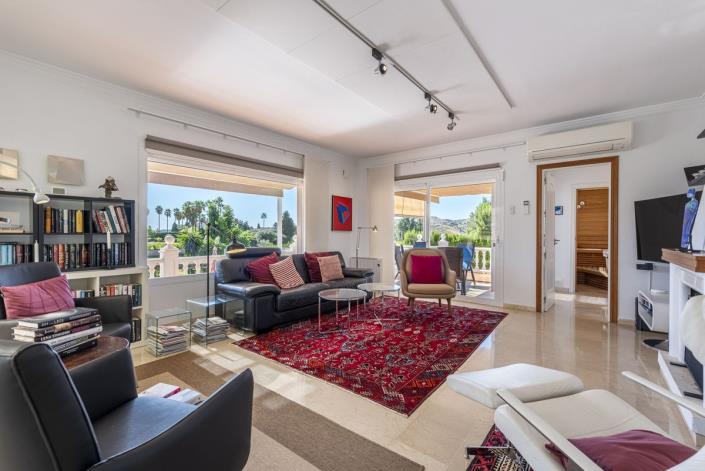 Image No.5-4 Bed Villa / Detached for sale