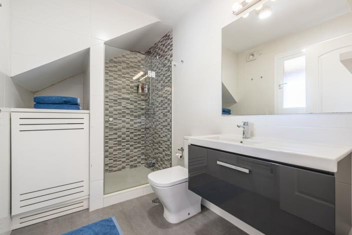 Image No.15-4 Bed Villa / Detached for sale