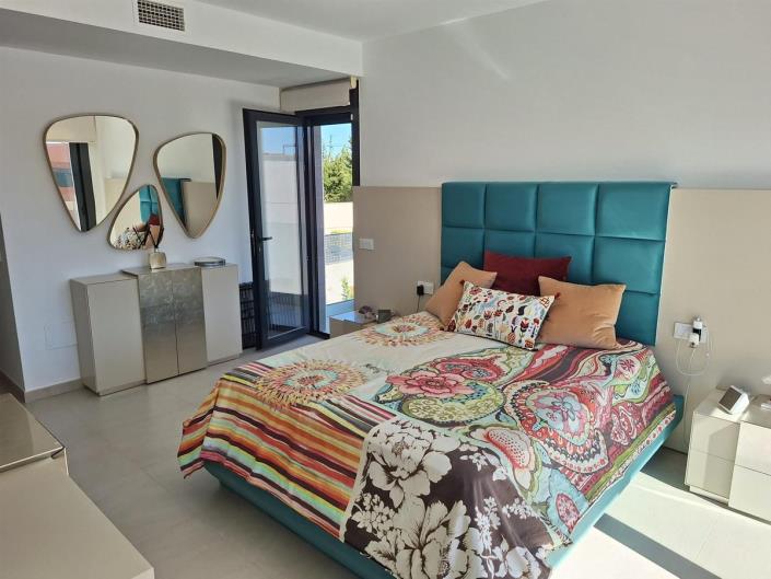 Image No.5-4 Bed Villa / Detached for sale