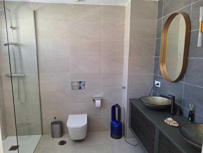 Image No.17-4 Bed Villa / Detached for sale