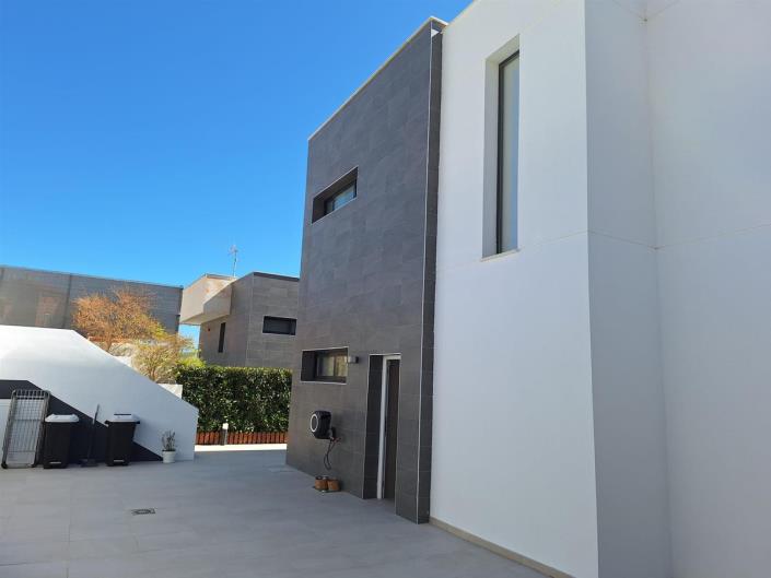 Image No.27-4 Bed Villa / Detached for sale