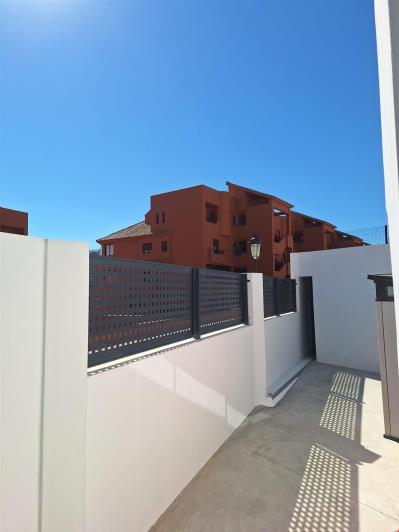 Image No.32-4 Bed Villa / Detached for sale