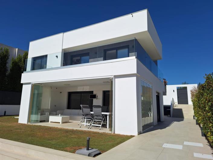 Image No.35-4 Bed Villa / Detached for sale