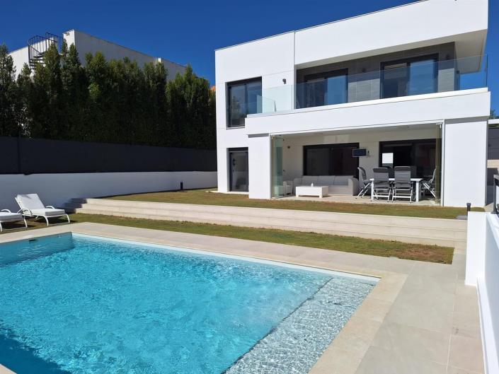 Image No.36-4 Bed Villa / Detached for sale