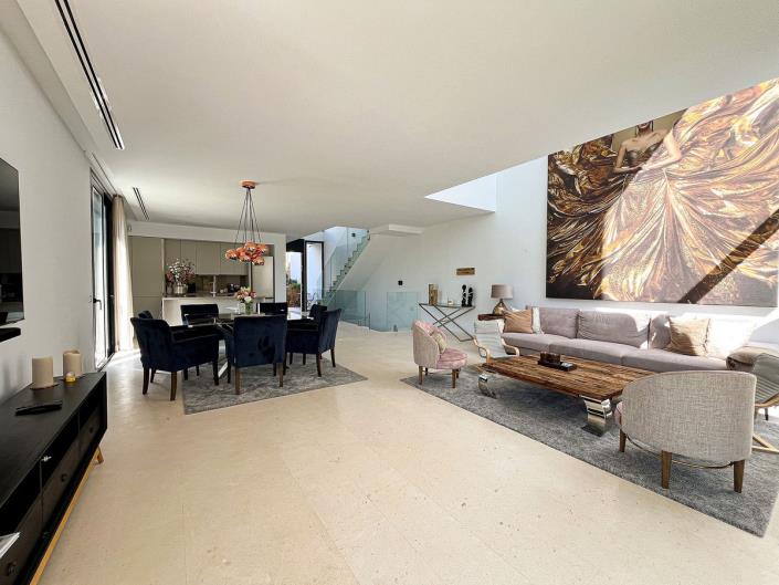 Image No.16-5 Bed Semi-Detached for sale