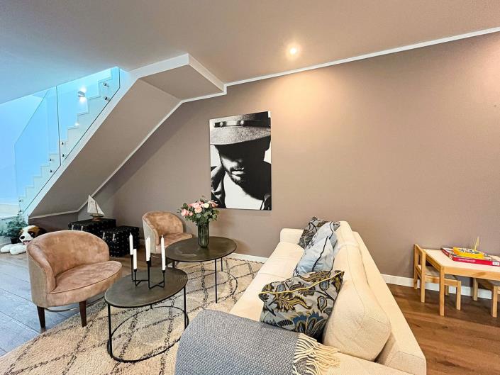 Image No.27-5 Bed Semi-Detached for sale