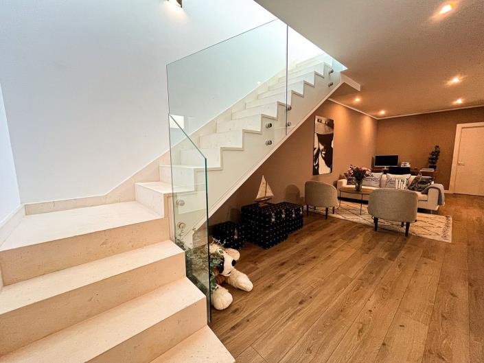 Image No.37-5 Bed Semi-Detached for sale