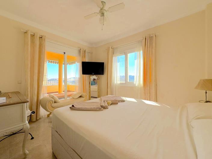 Image No.12-3 Bed Apartment for sale