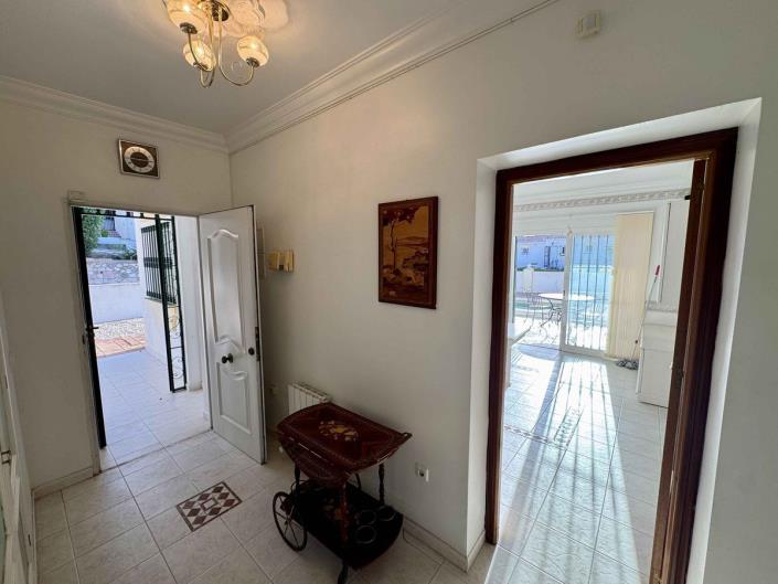 Image No.8-3 Bed Villa / Detached for sale