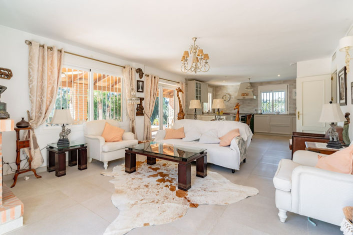 Image No.10-5 Bed Villa for sale