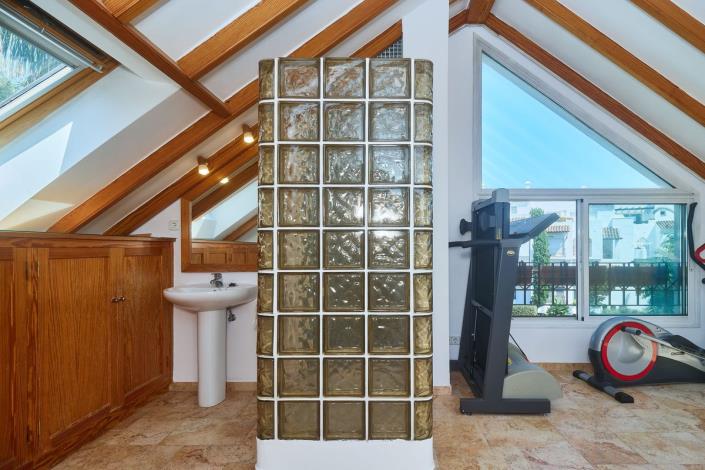 Image No.21-3 Bed Semi-Detached for sale