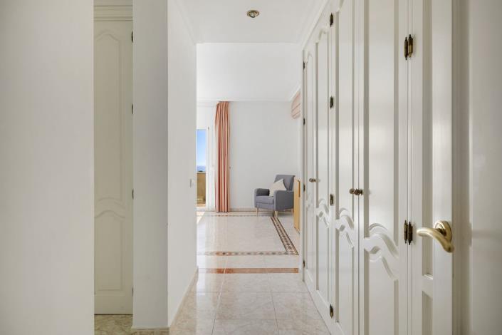 Image No.21-5 Bed Villa / Detached for sale