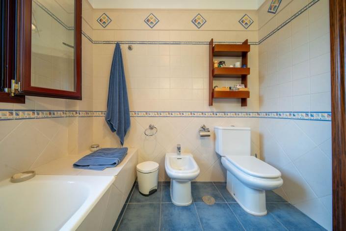 Image No.16-5 Bed Villa for sale