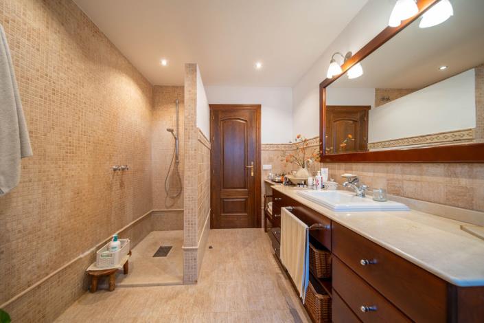 Image No.21-5 Bed Villa for sale