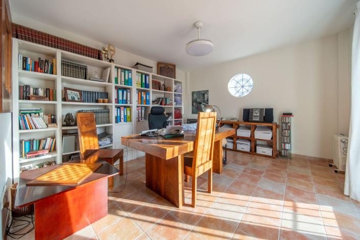 Image No.34-5 Bed Villa for sale