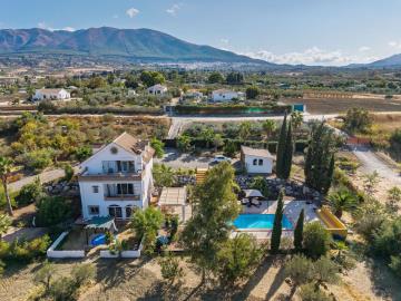 2-5bd7b9d04b45e33852eaf0ec6670150d