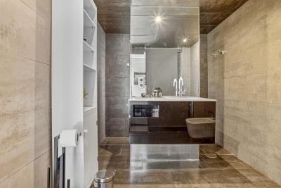 12-53013098fcab6c38b1379cd33298e050