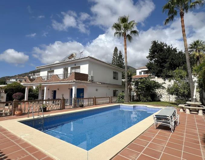 Image No.1-5 Bed Villa for sale