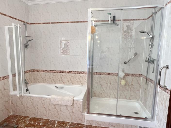 Image No.42-5 Bed Villa for sale