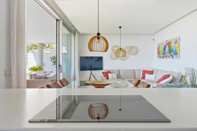 8-e64a9055bba3e77ac8aca3b893cdf826