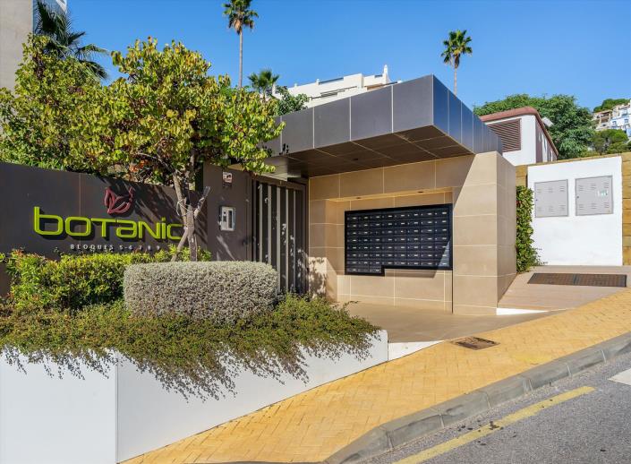 Image No.24-3 Bed Apartment for sale