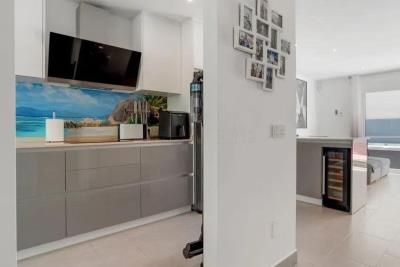 10-bb915d1cb19341576dcdc994b81ab9c5