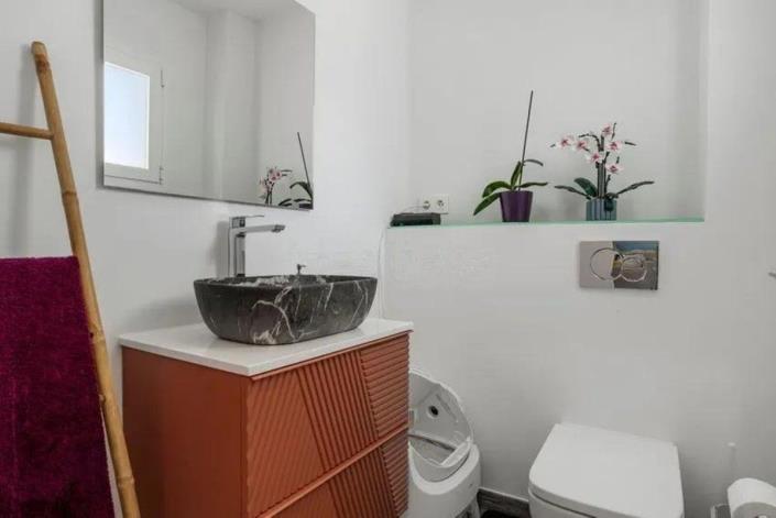 Image No.11-3 Bed Semi-Detached for sale