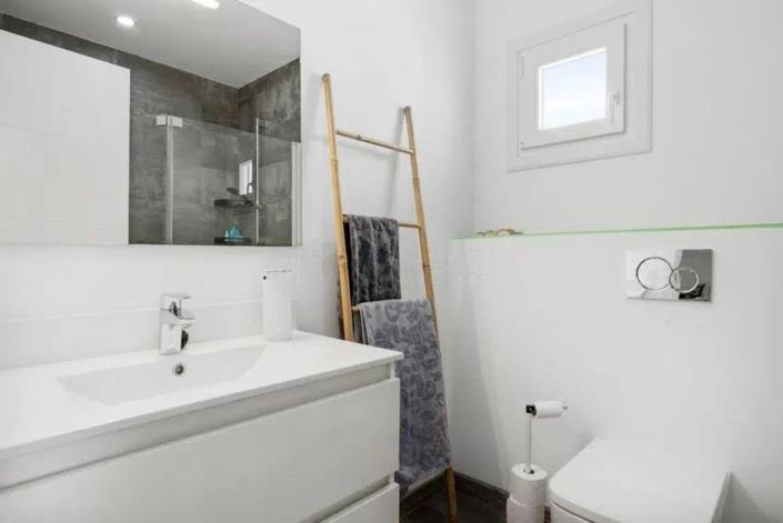 Image No.26-3 Bed Semi-Detached for sale