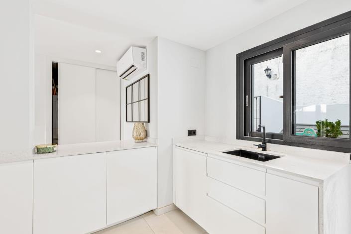 Image No.12-3 Bed Townhouse for sale