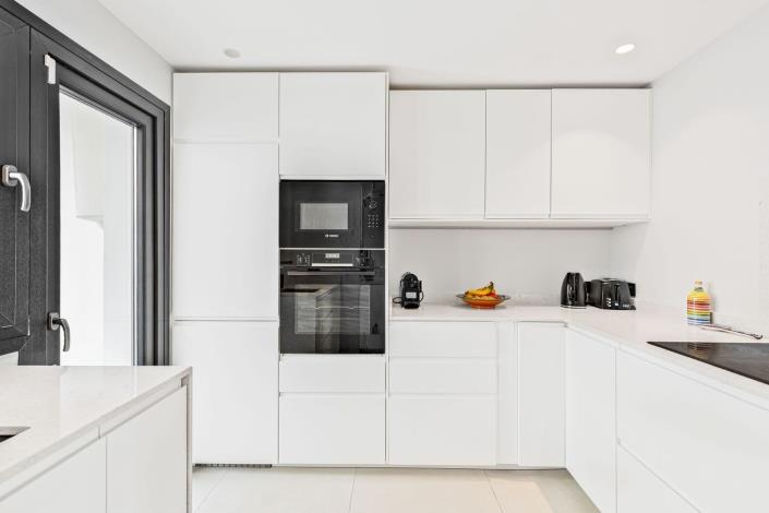 Image No.14-3 Bed Townhouse for sale